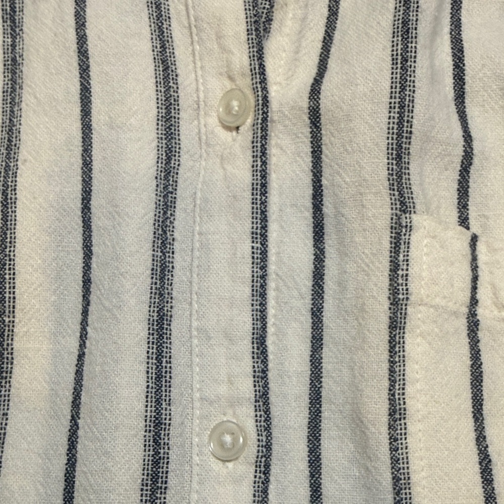 Old Navy White Short-Sleeve Button-Up Shirt with Black Stripes - Picture 4 of 12